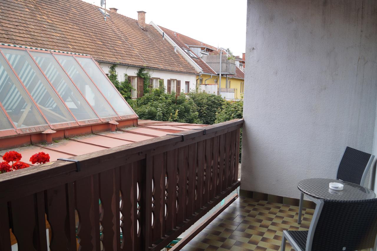 Gasthof Zum Hirschen Burgau Exterior photo